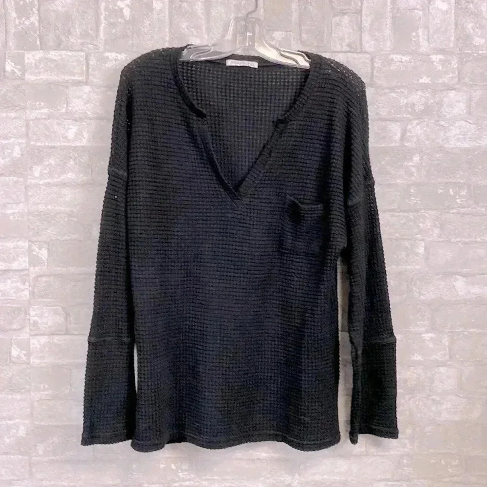 Women’s pink milly black knit shirt top sweater